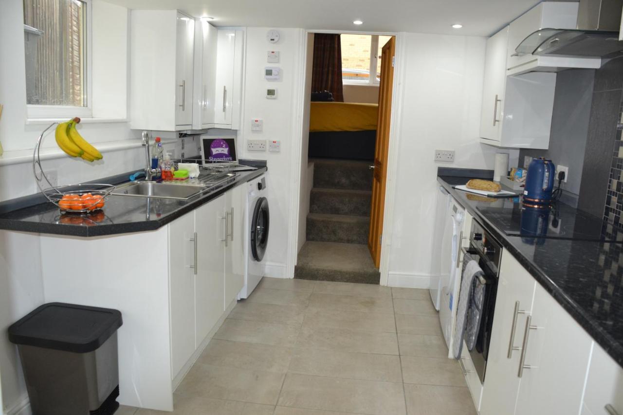 Willow Tree 1 Bed Apartment - Stayseekers Salisbury Exterior photo